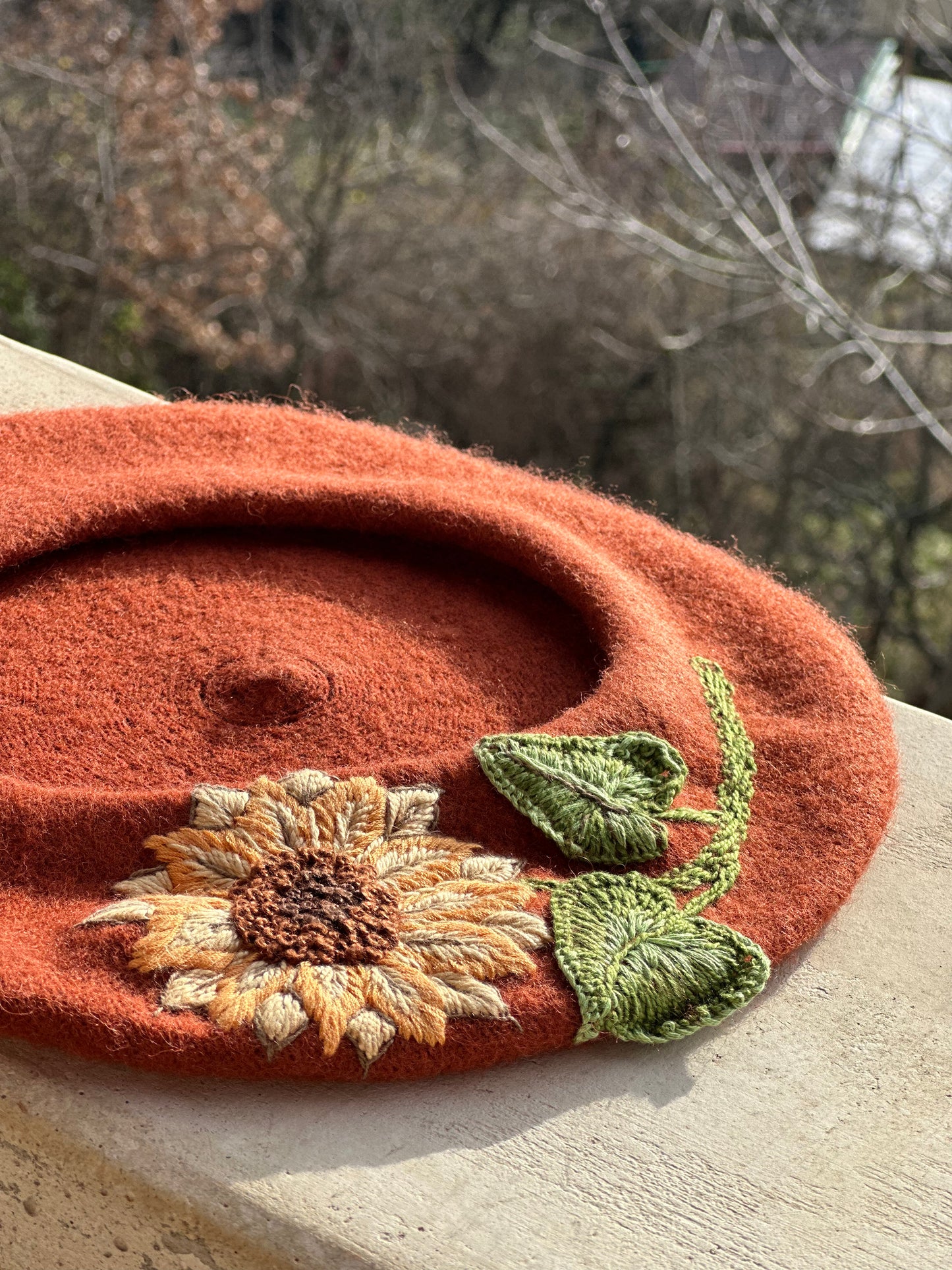 Beretă brodată manual “Sunflower”