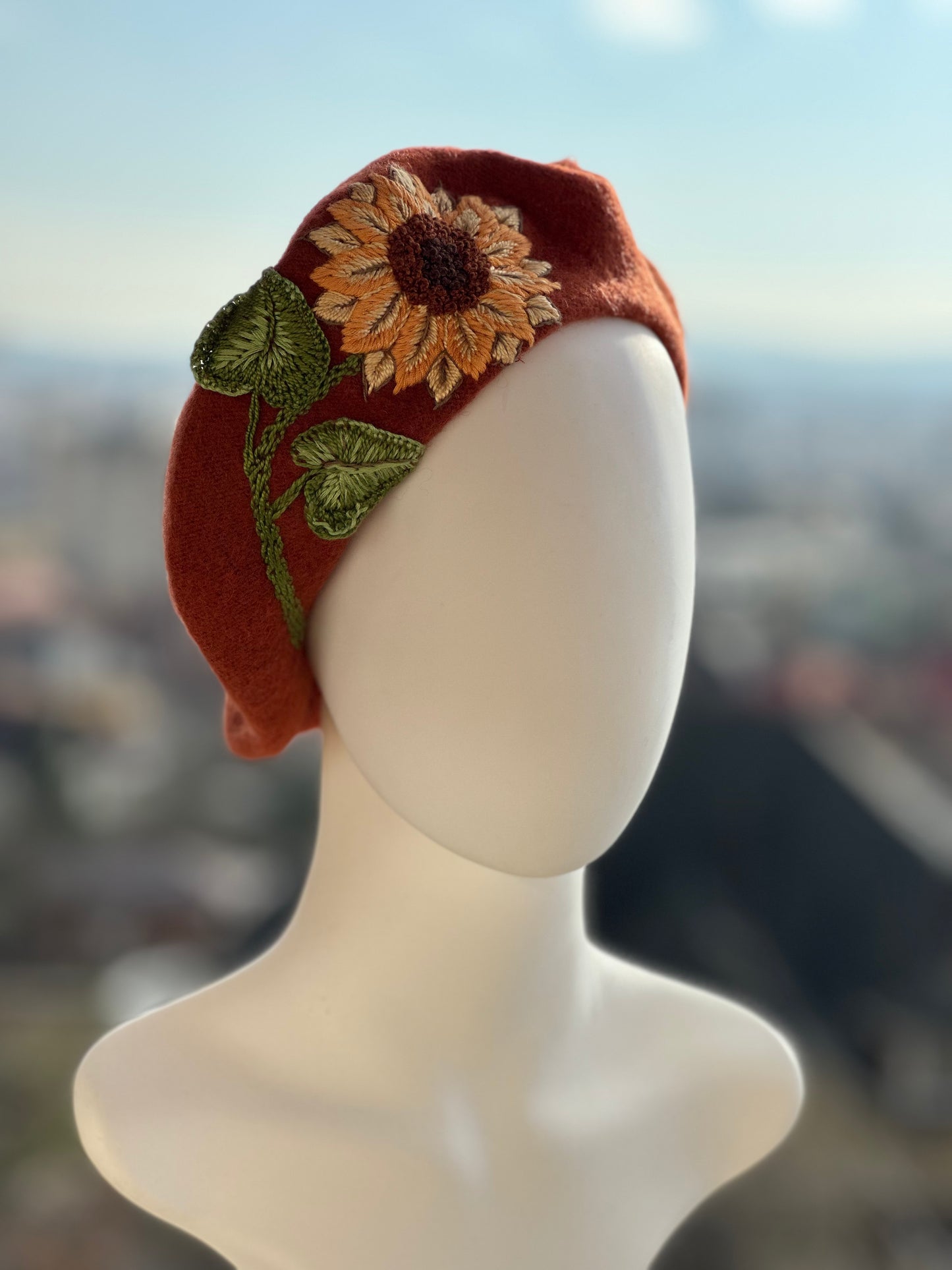 Beretă brodată manual “Sunflower”