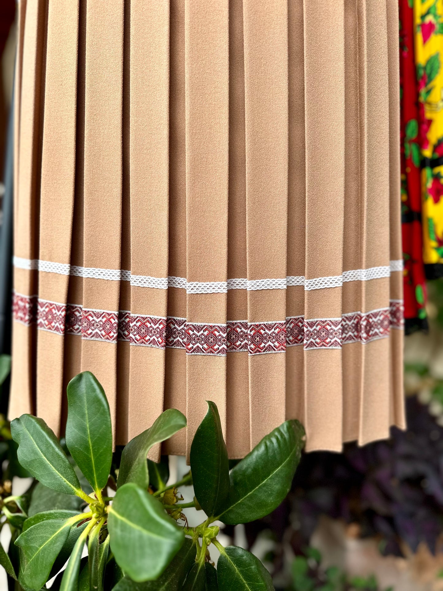 Fustă plisată manual “Traditional Minimalist”