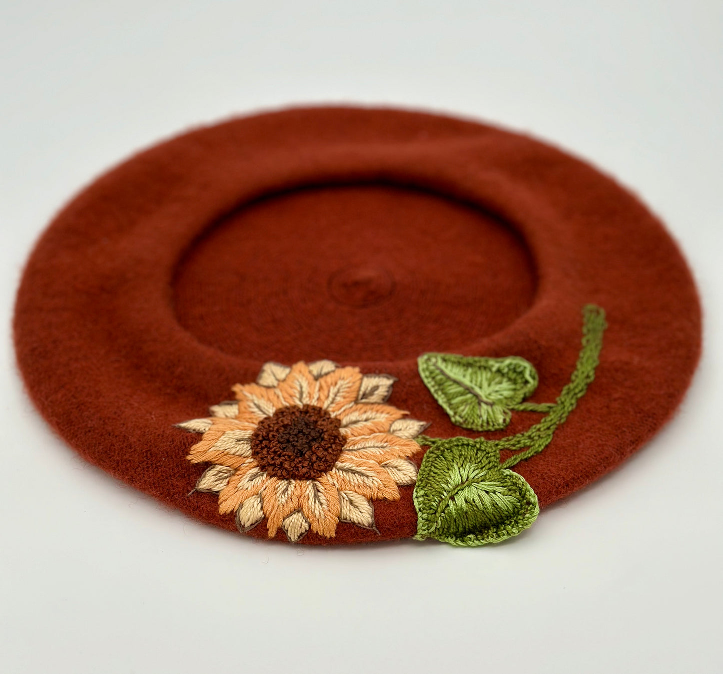 Beretă brodată manual “Sunflower”