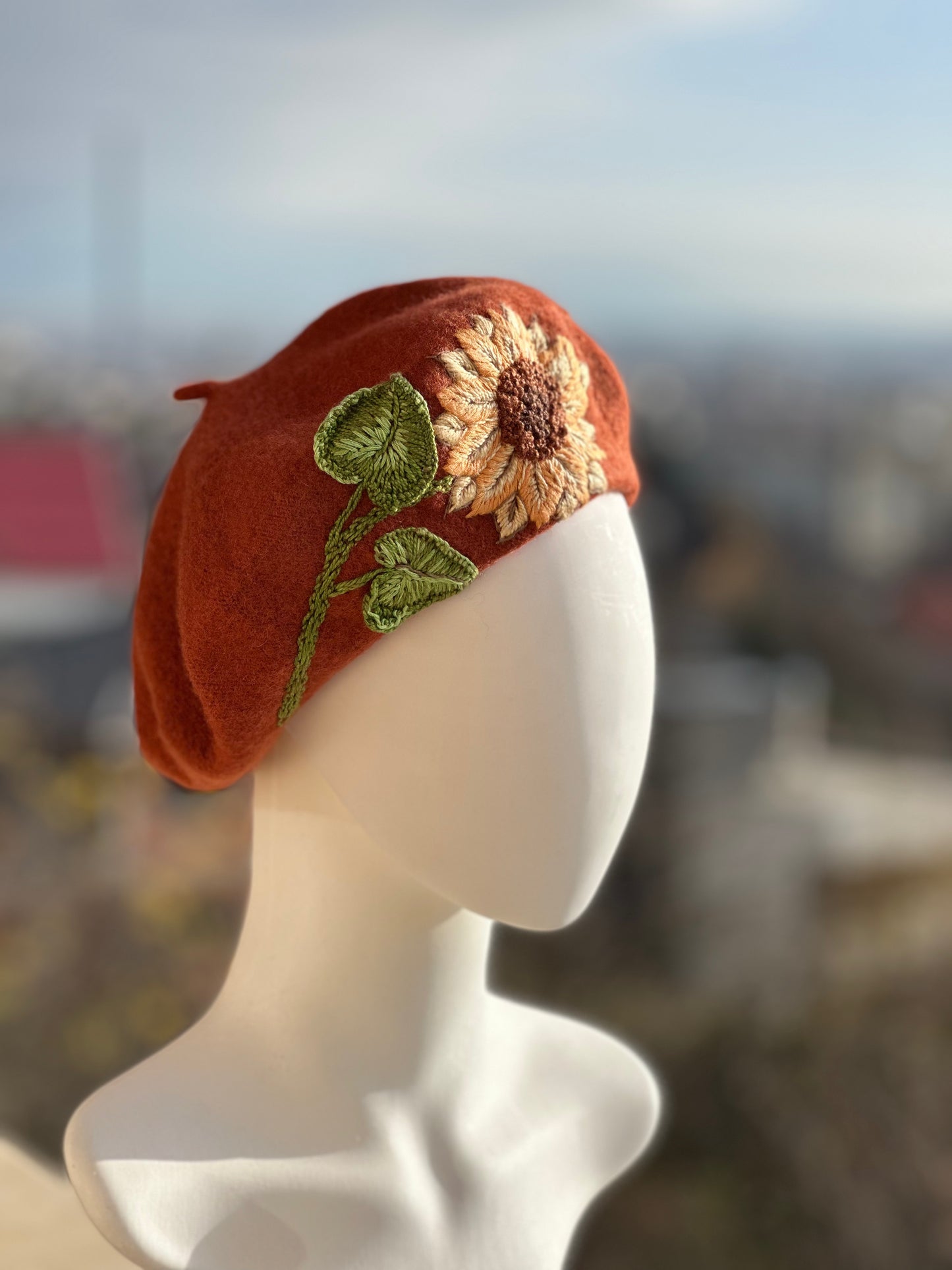 Beretă brodată manual “Sunflower”