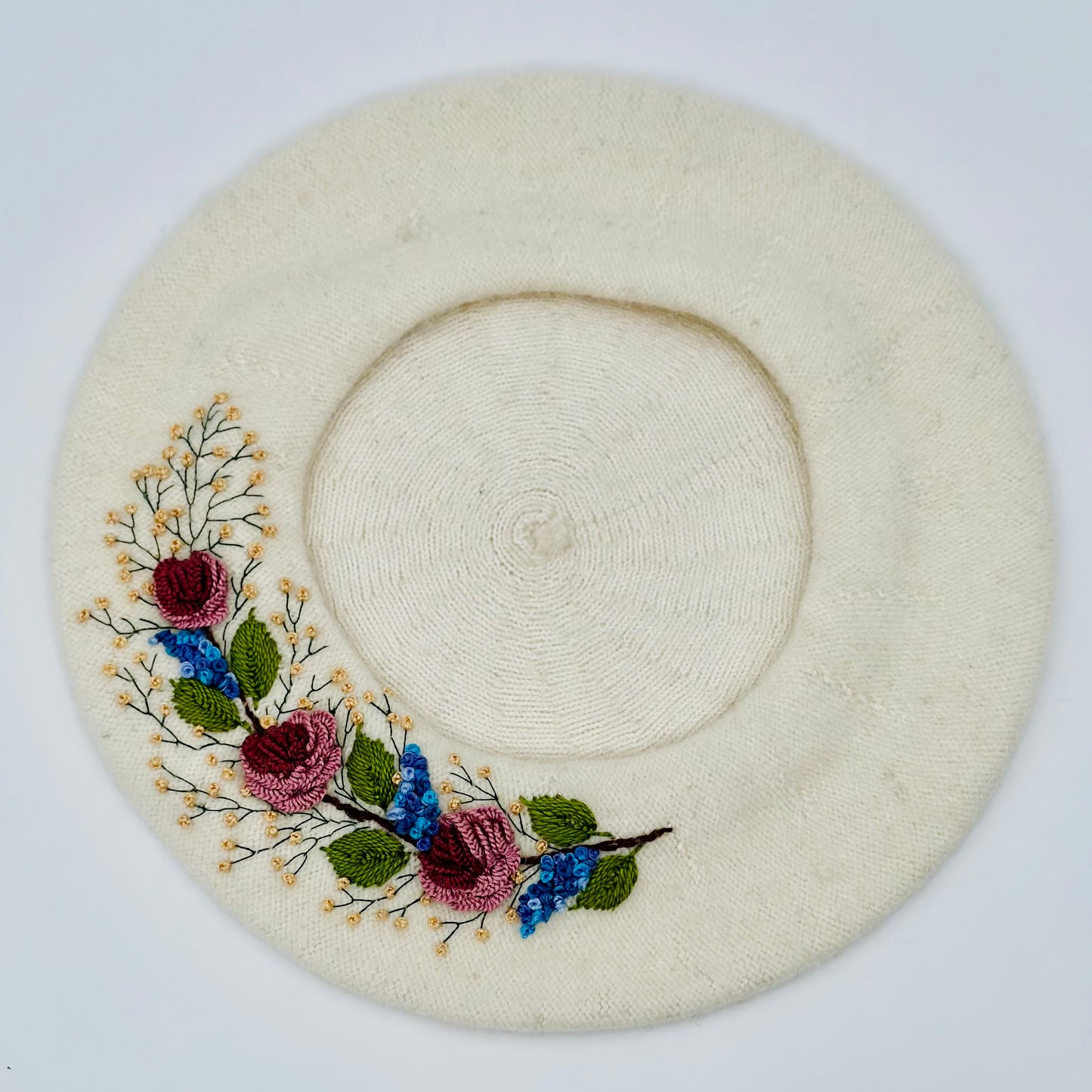 Beretă brodată manual “Trandafiri” - Ivory