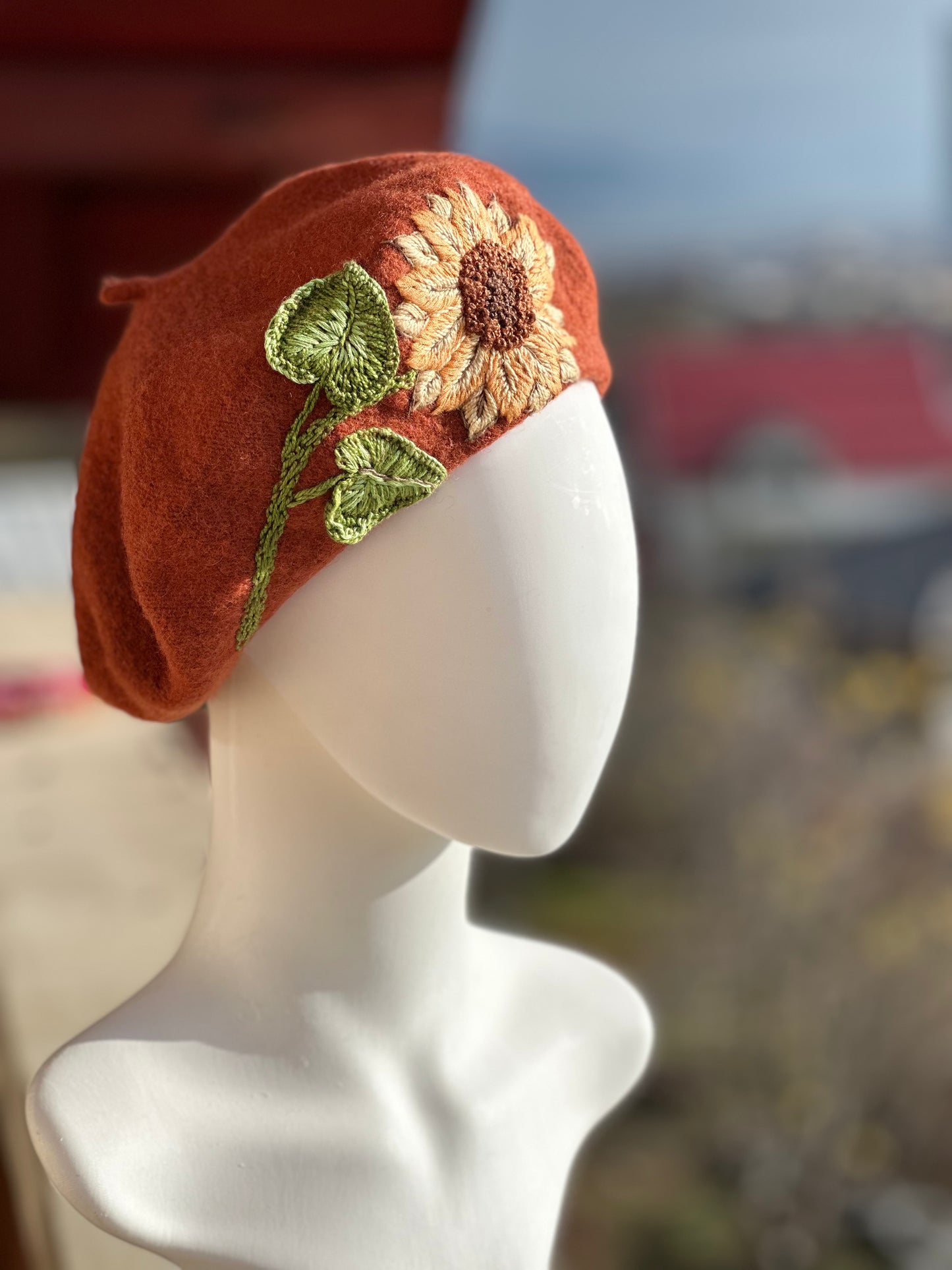 Beretă brodată manual “Sunflower”