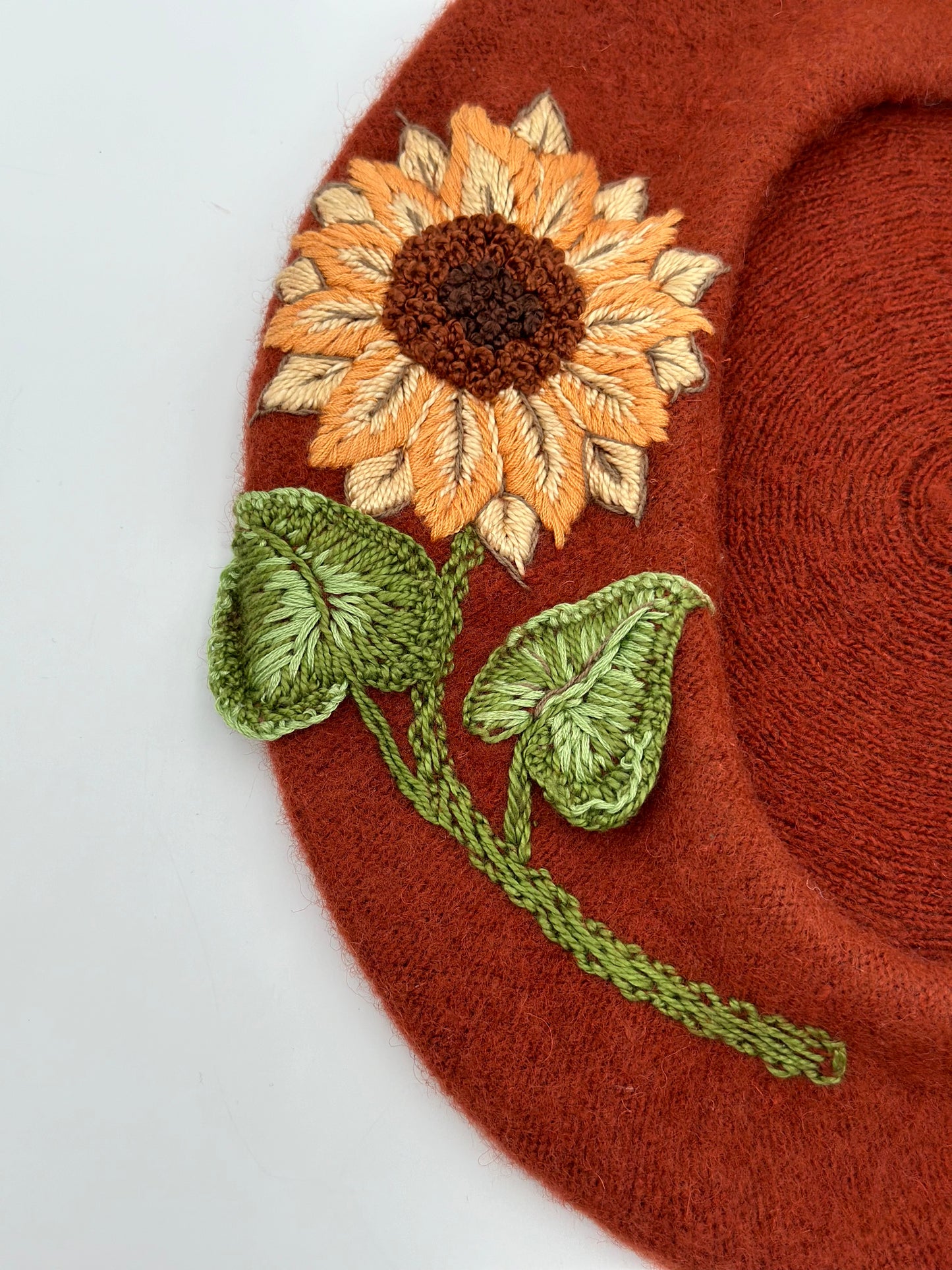 Beretă brodată manual “Sunflower”