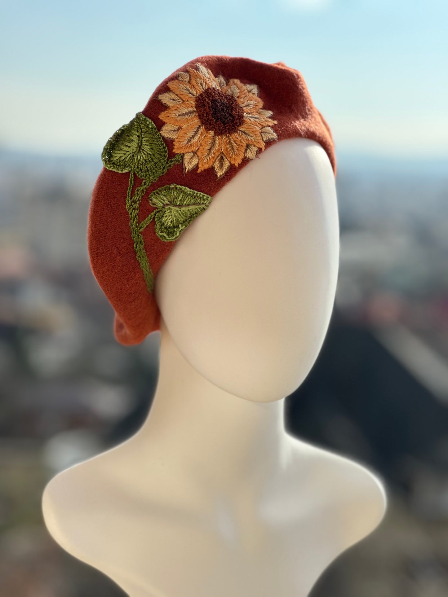 Beretă brodată manual “Sunflower”