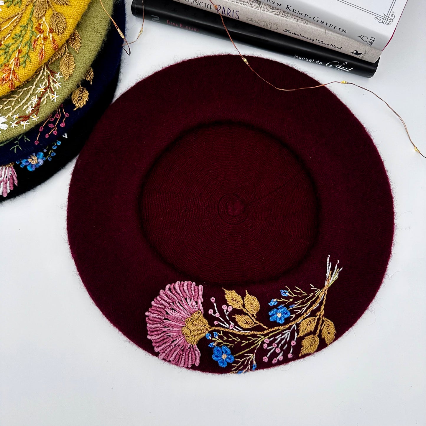 Beretă din lână, brodată manual - “Dahlia” - burgundy