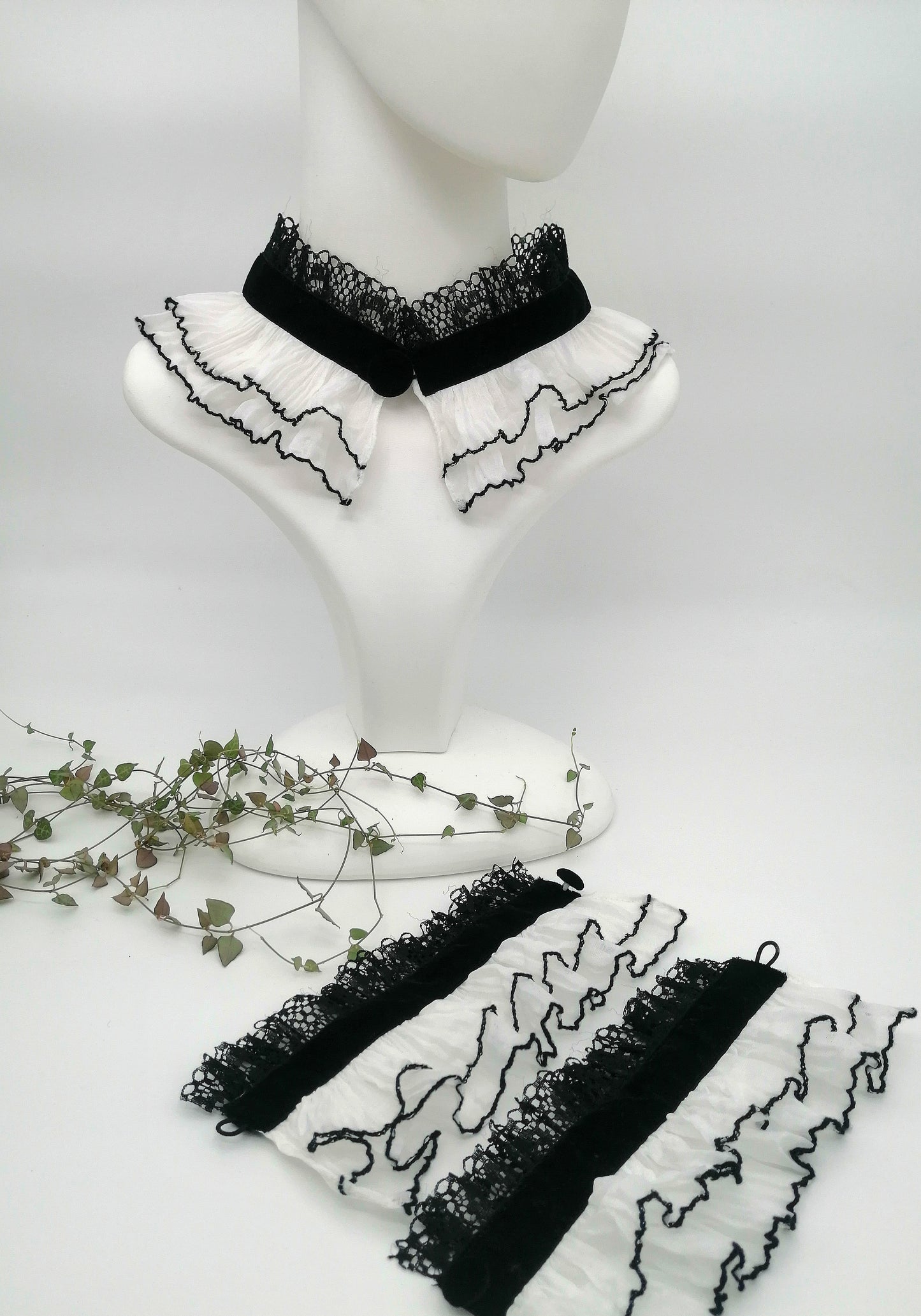 Guler si mansete "Black and white"