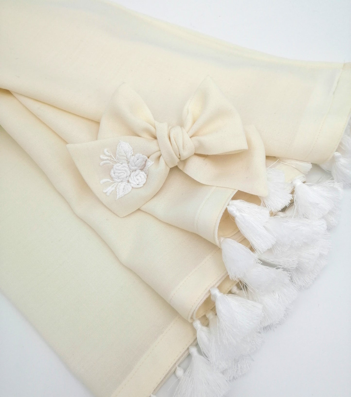 Set cadou - esarfa si fundita brodata manual -ivory/galben pal