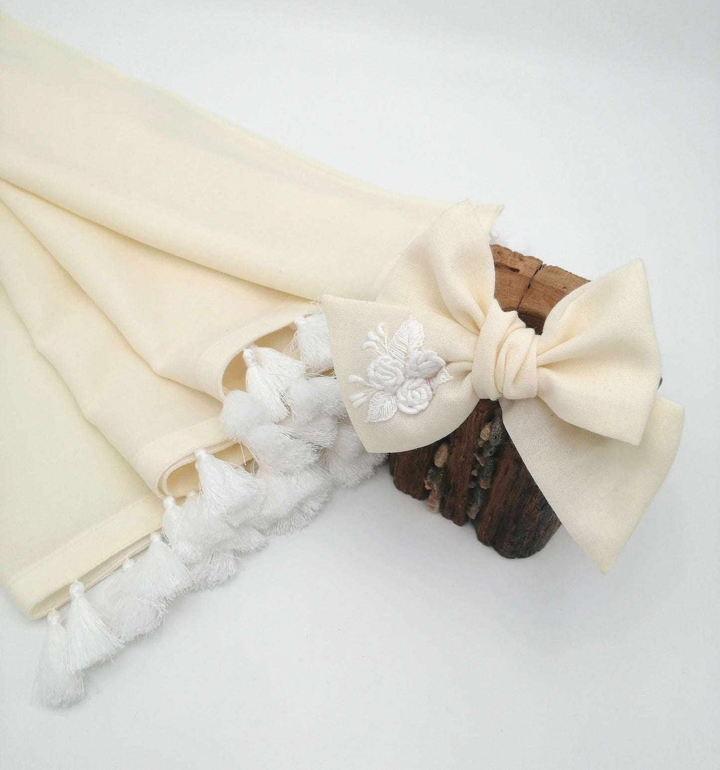 Set cadou - esarfa si fundita brodata manual -ivory/galben pal