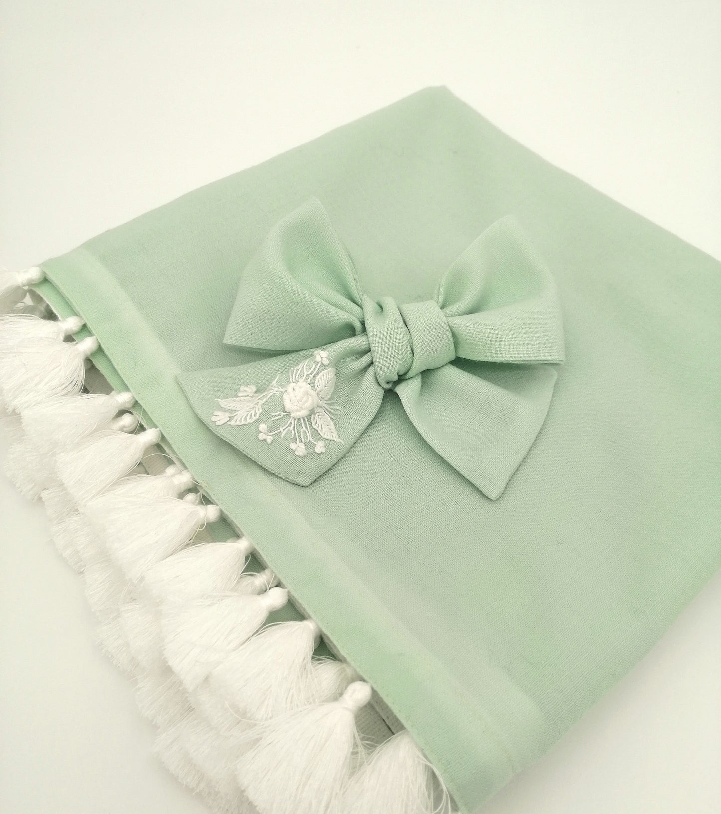 Set cadou - esarfa si fundita brodata manual - verde